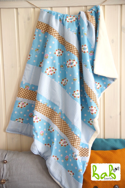 Babydecke, Kinderdecke, Kuscheldecke Patchwork mit Fleece in Blau Beige