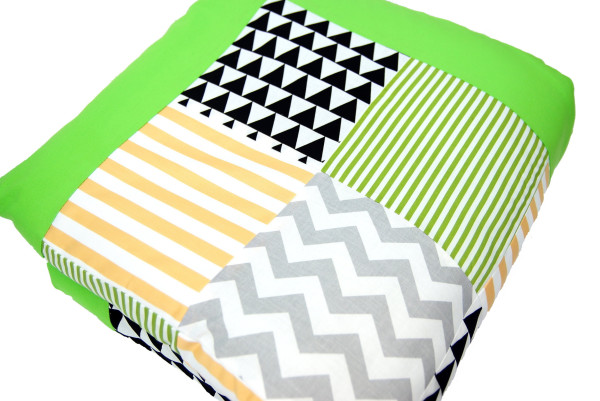 Krabbeldecke 100x100cm dick gefüttert, Patchworkdecke für Mädchen oder Jungen in Gelb/ Grün/ Schwarz